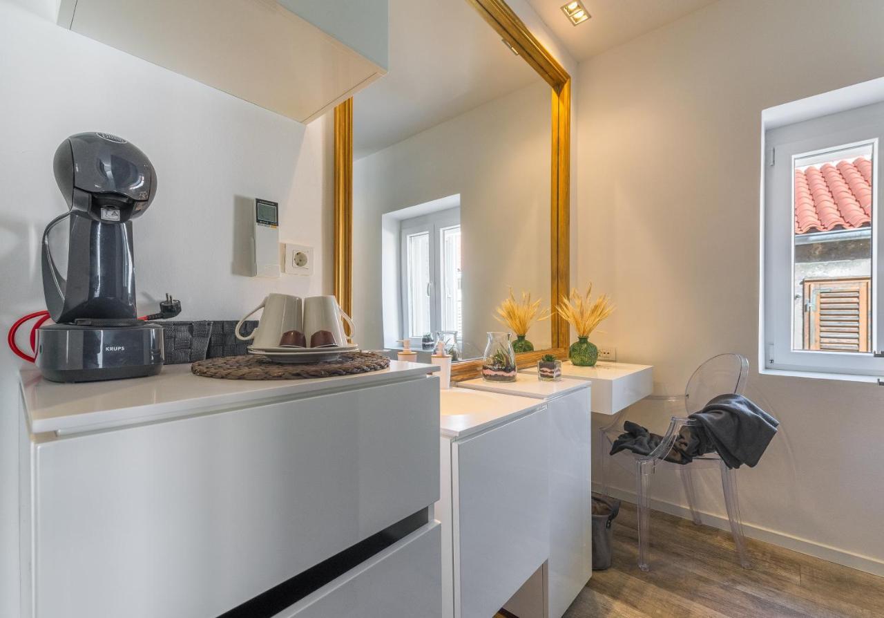 Central Rooms In Old Town By Belmont Realty Zadar Buitenkant foto