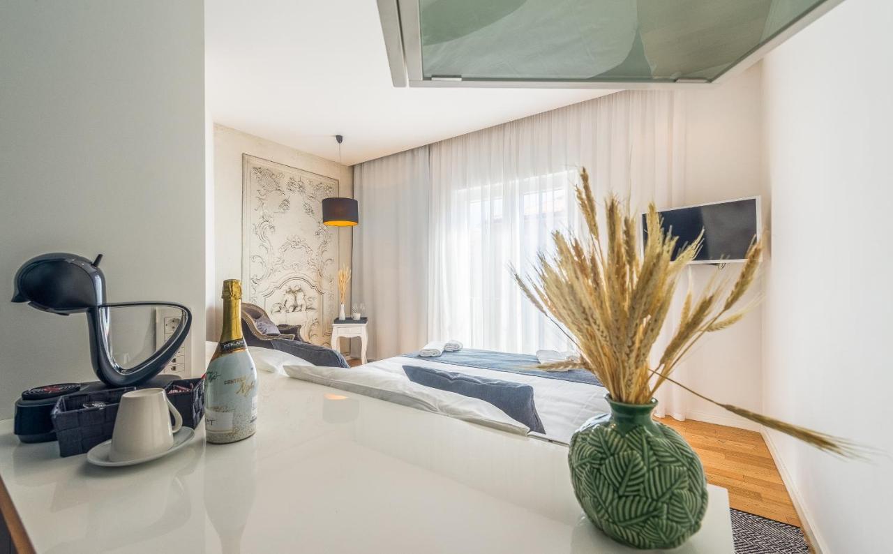 Central Rooms In Old Town By Belmont Realty Zadar Buitenkant foto